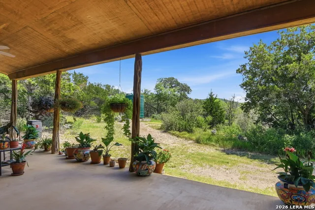 423 KAHN RD Rio Frio, TX 78879