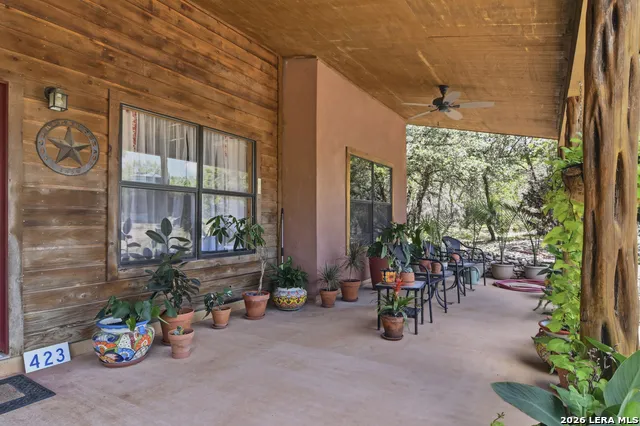 423 KAHN RD Rio Frio, TX 78879