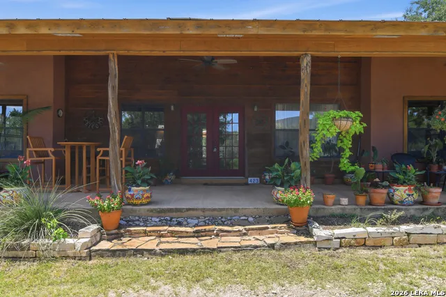 423 KAHN RD Rio Frio, TX 78879
