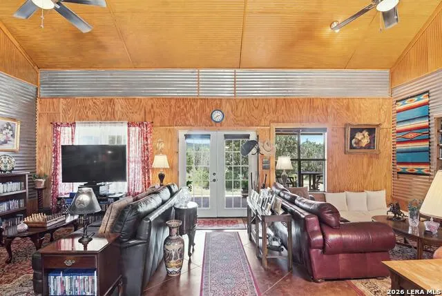 423 KAHN RD Rio Frio, TX 78879