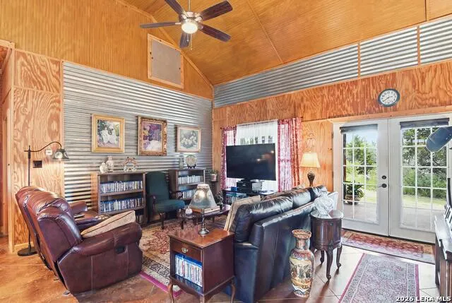 423 KAHN RD Rio Frio, TX 78879