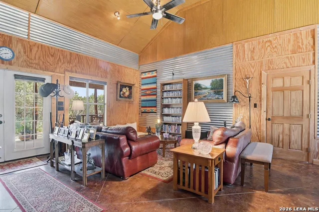 423 KAHN RD Rio Frio, TX 78879