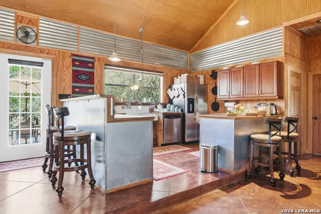423 KAHN RD Rio Frio, TX 78879
