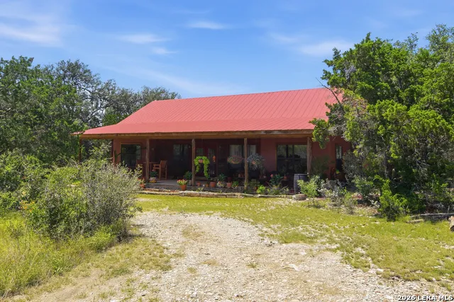 423 KAHN RD Rio Frio, TX 78879