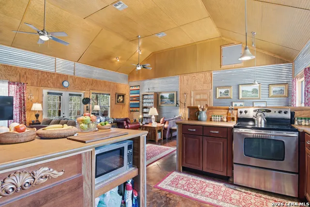423 KAHN RD Rio Frio, TX 78879