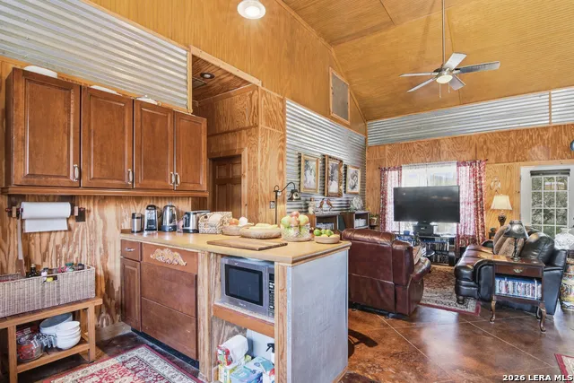 423 KAHN RD Rio Frio, TX 78879