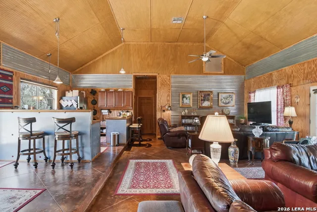 423 KAHN RD Rio Frio, TX 78879