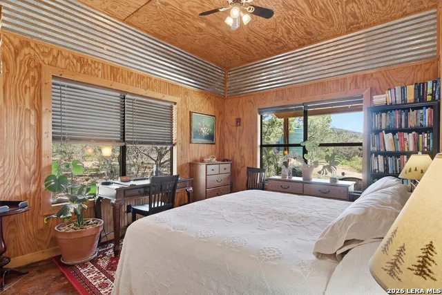 423 KAHN RD Rio Frio, TX 78879