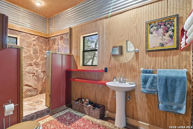 423 KAHN RD Rio Frio, TX 78879