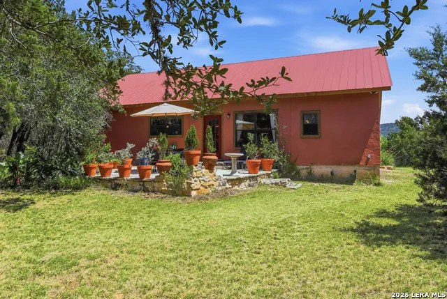 423 KAHN RD Rio Frio, TX 78879