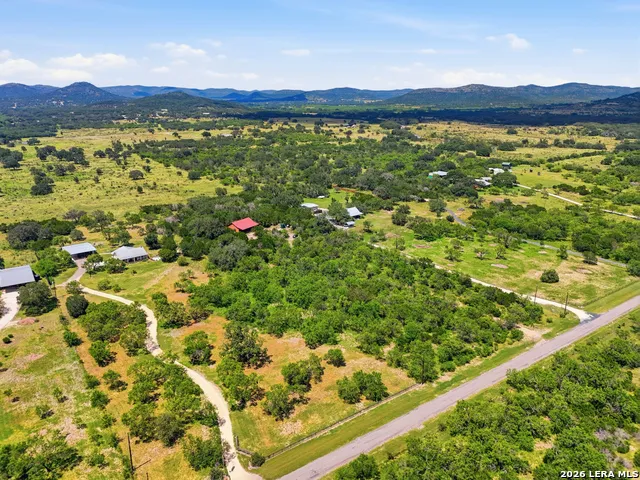 423 KAHN RD Rio Frio, TX 78879