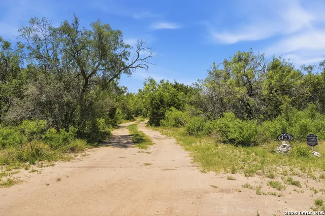 423 KAHN RD Rio Frio, TX 78879