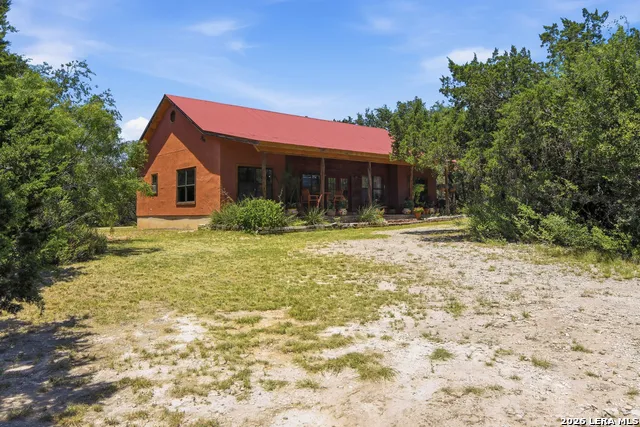 423 KAHN RD Rio Frio, TX 78879