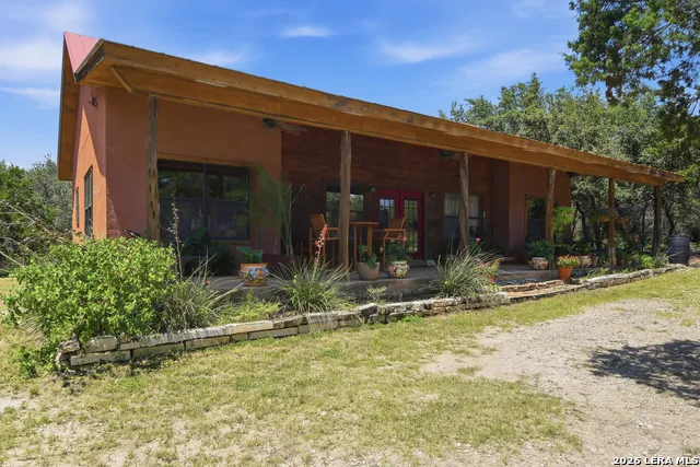 423 KAHN RD Rio Frio, TX 78879
