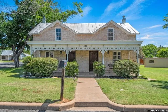 420 W AUSTIN ST Fredericksburg, TX 78624