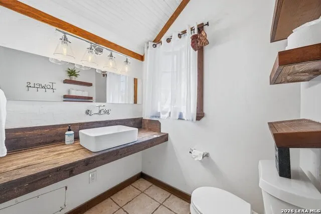 420 W AUSTIN ST Fredericksburg, TX 78624