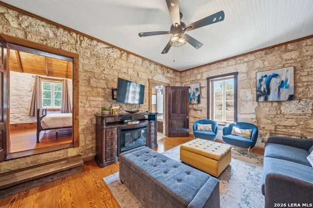 420 W AUSTIN ST Fredericksburg, TX 78624