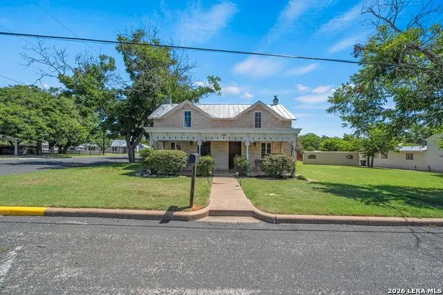 420 W AUSTIN ST Fredericksburg, TX 78624