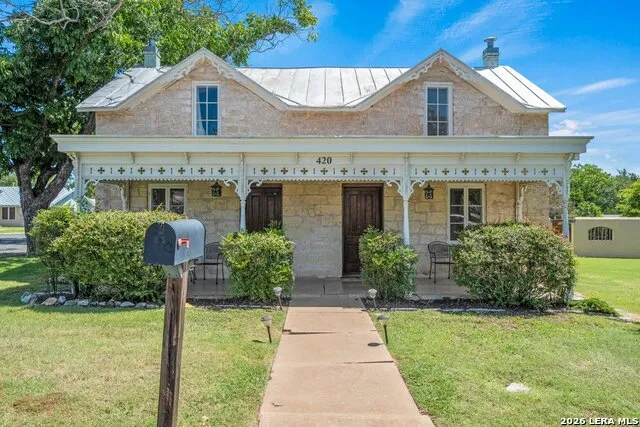 420 W AUSTIN ST Fredericksburg, TX 78624