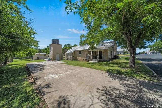 420 W AUSTIN ST Fredericksburg, TX 78624