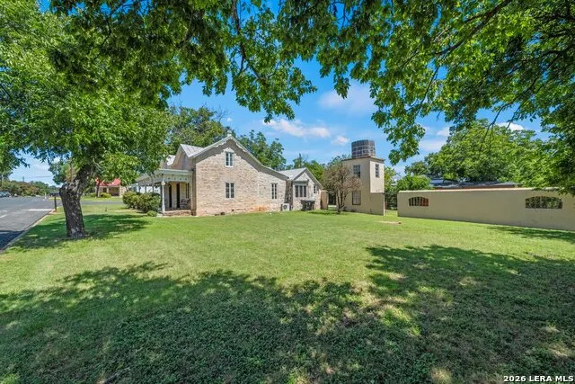 420 W AUSTIN ST Fredericksburg, TX 78624