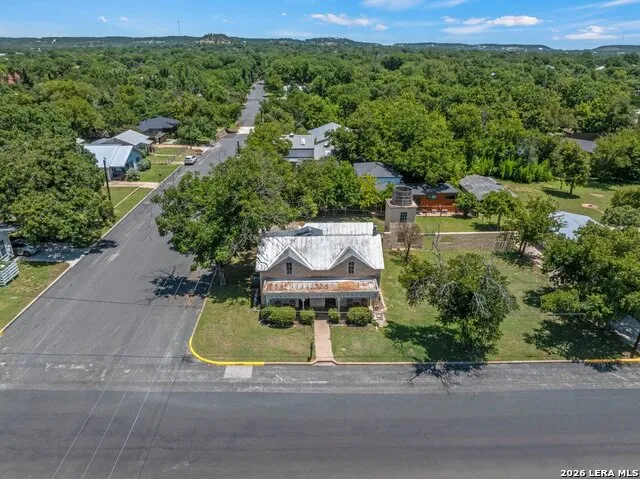 420 W AUSTIN ST Fredericksburg, TX 78624