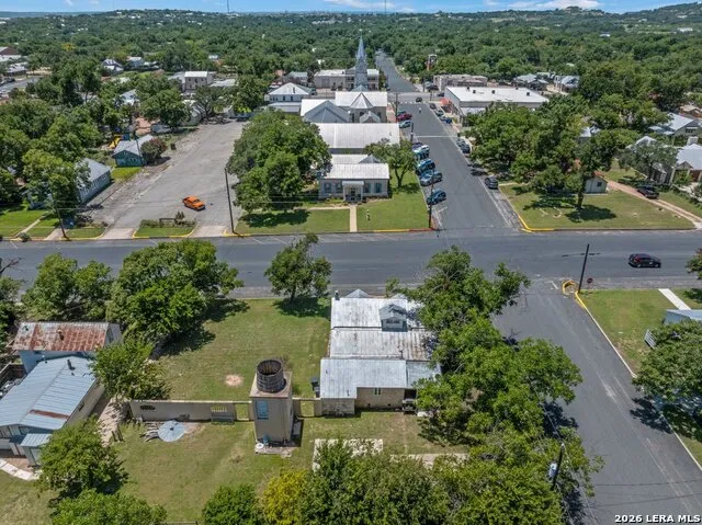 420 W AUSTIN ST Fredericksburg, TX 78624