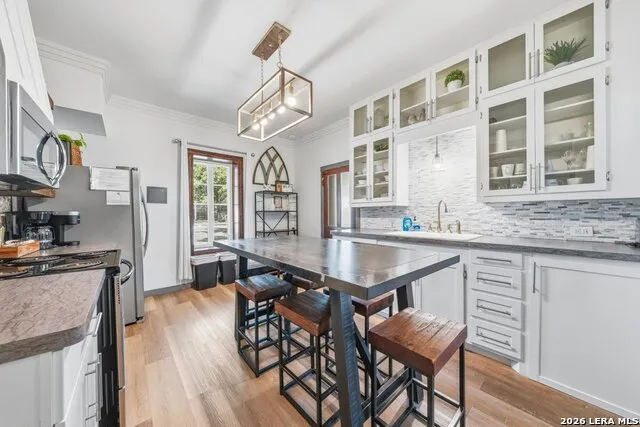 420 W AUSTIN ST Fredericksburg, TX 78624