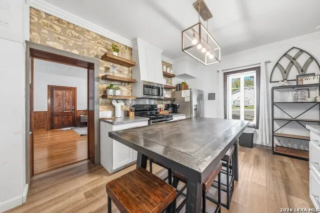420 W AUSTIN ST Fredericksburg, TX 78624