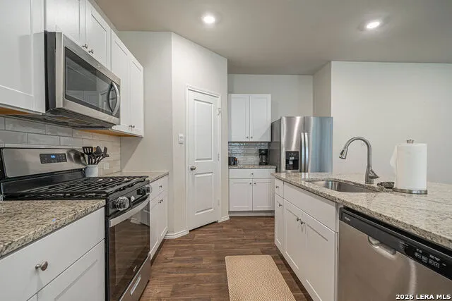 105 CHIPPING ALLEY Floresville, TX 78114
