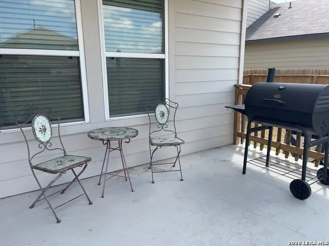 105 CHIPPING ALLEY Floresville, TX 78114