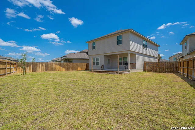105 CHIPPING ALLEY Floresville, TX 78114
