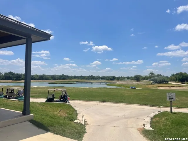 105 CHIPPING ALLEY Floresville, TX 78114