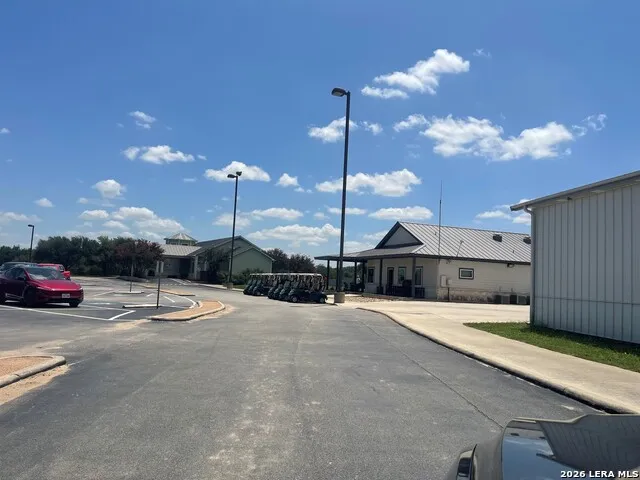 105 CHIPPING ALLEY Floresville, TX 78114