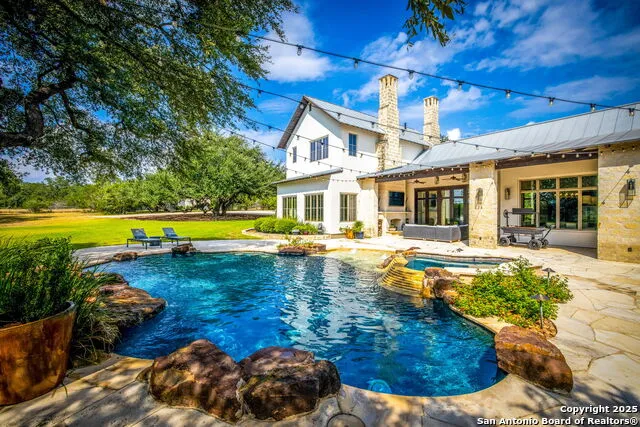 1945 Hoffmann New Braunfels, TX 78132