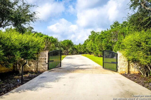 1945 Hoffmann New Braunfels, TX 78132