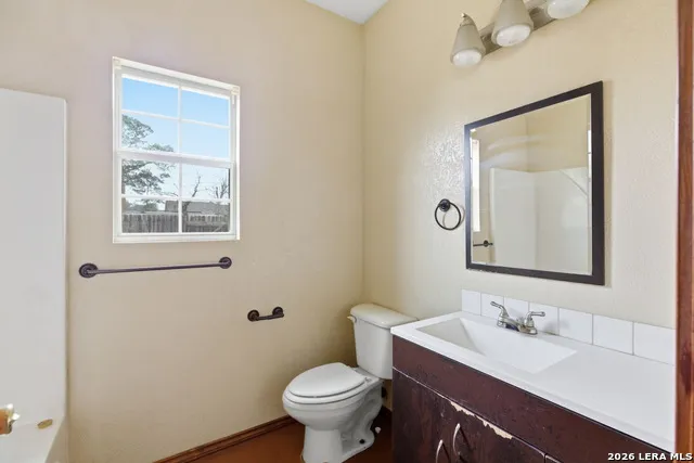 414 Harl St Pleasanton, TX 78064
