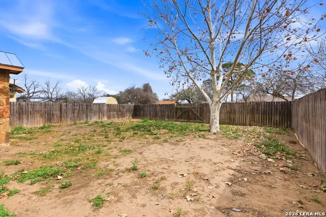 414 Harl St Pleasanton, TX 78064
