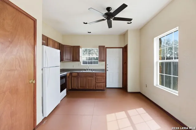 414 Harl St Pleasanton, TX 78064