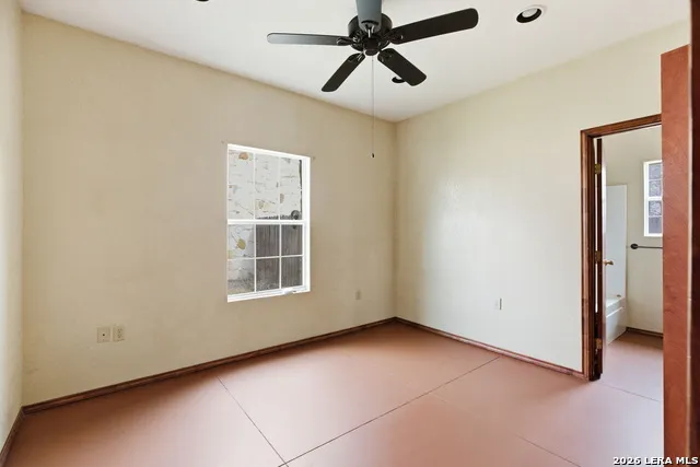 414 Harl St Pleasanton, TX 78064