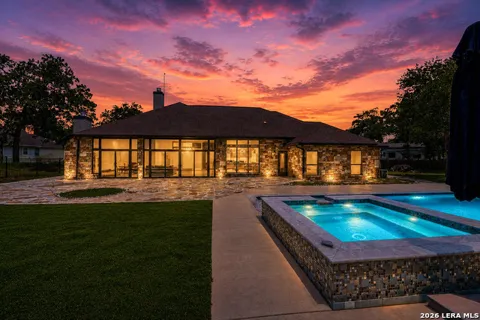 156 WOODLANDS DR