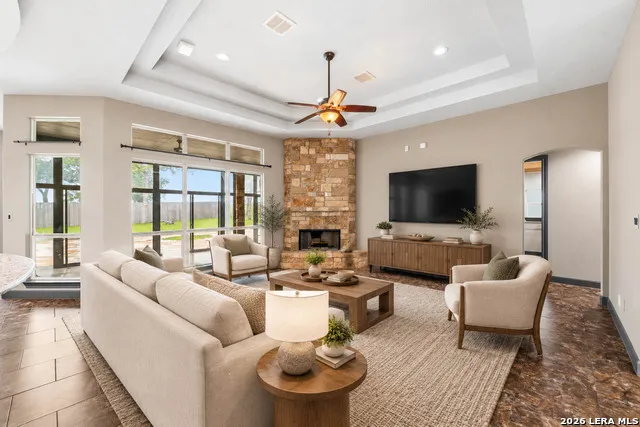 156 WOODLANDS DR La Vernia, TX 78121