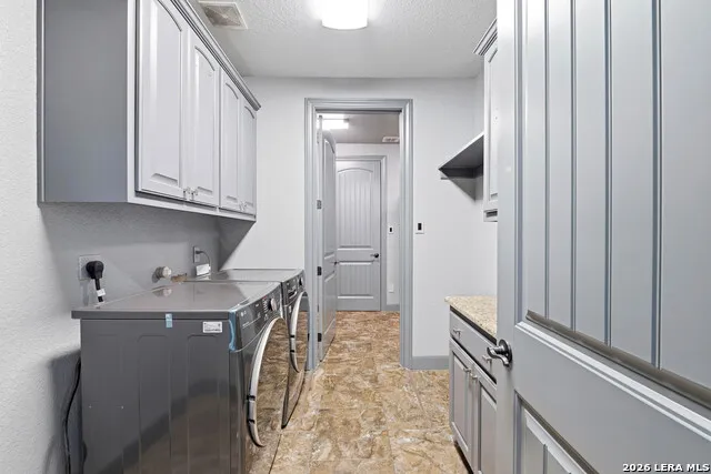 156 WOODLANDS DR La Vernia, TX 78121