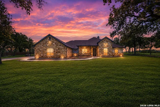 156 WOODLANDS DR La Vernia, TX 78121