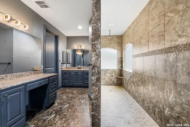 156 WOODLANDS DR La Vernia, TX 78121