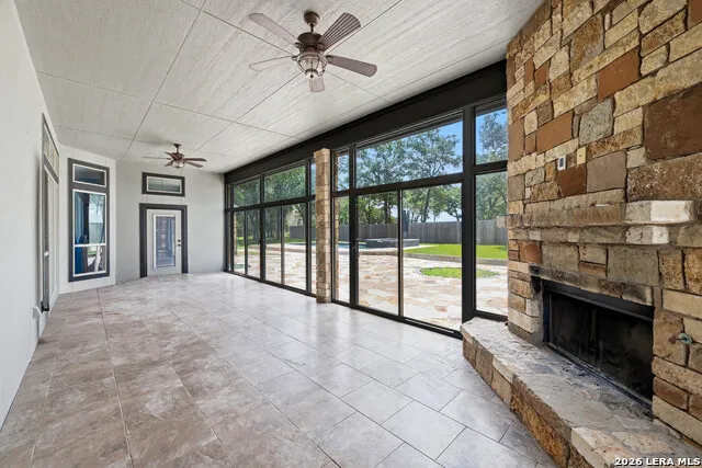 156 WOODLANDS DR La Vernia, TX 78121