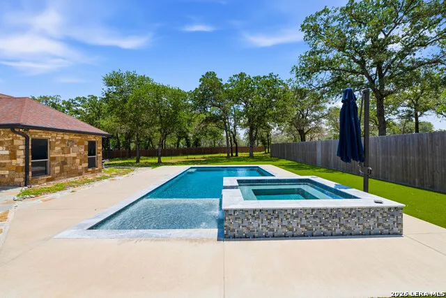 156 WOODLANDS DR La Vernia, TX 78121