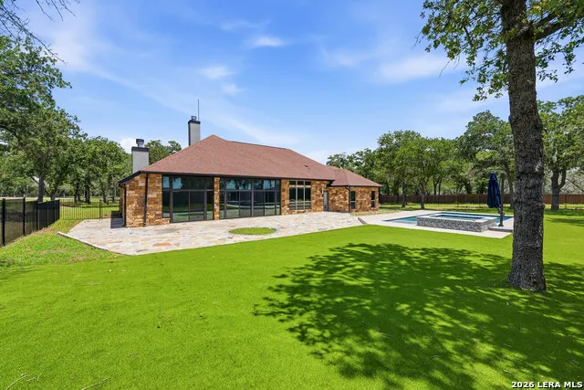 156 WOODLANDS DR La Vernia, TX 78121
