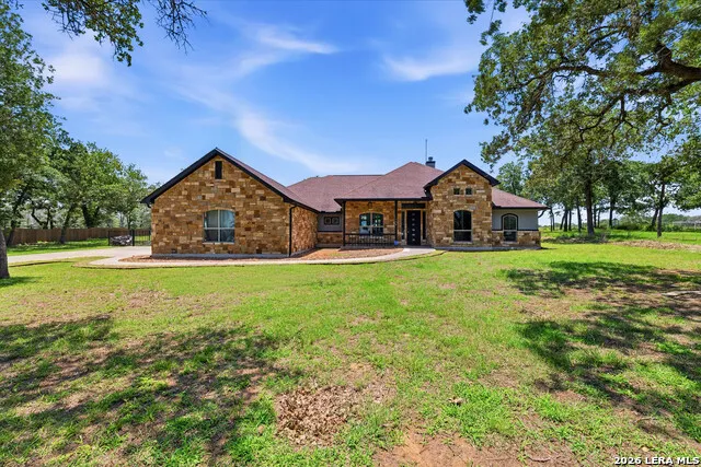 156 WOODLANDS DR La Vernia, TX 78121