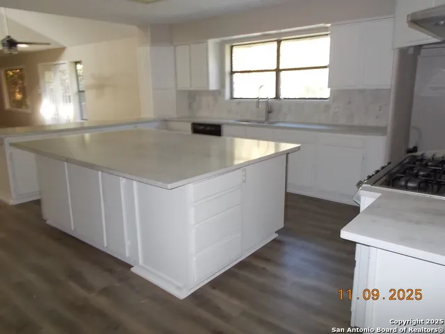 1247 Abbotsbury Universal City, TX 78148